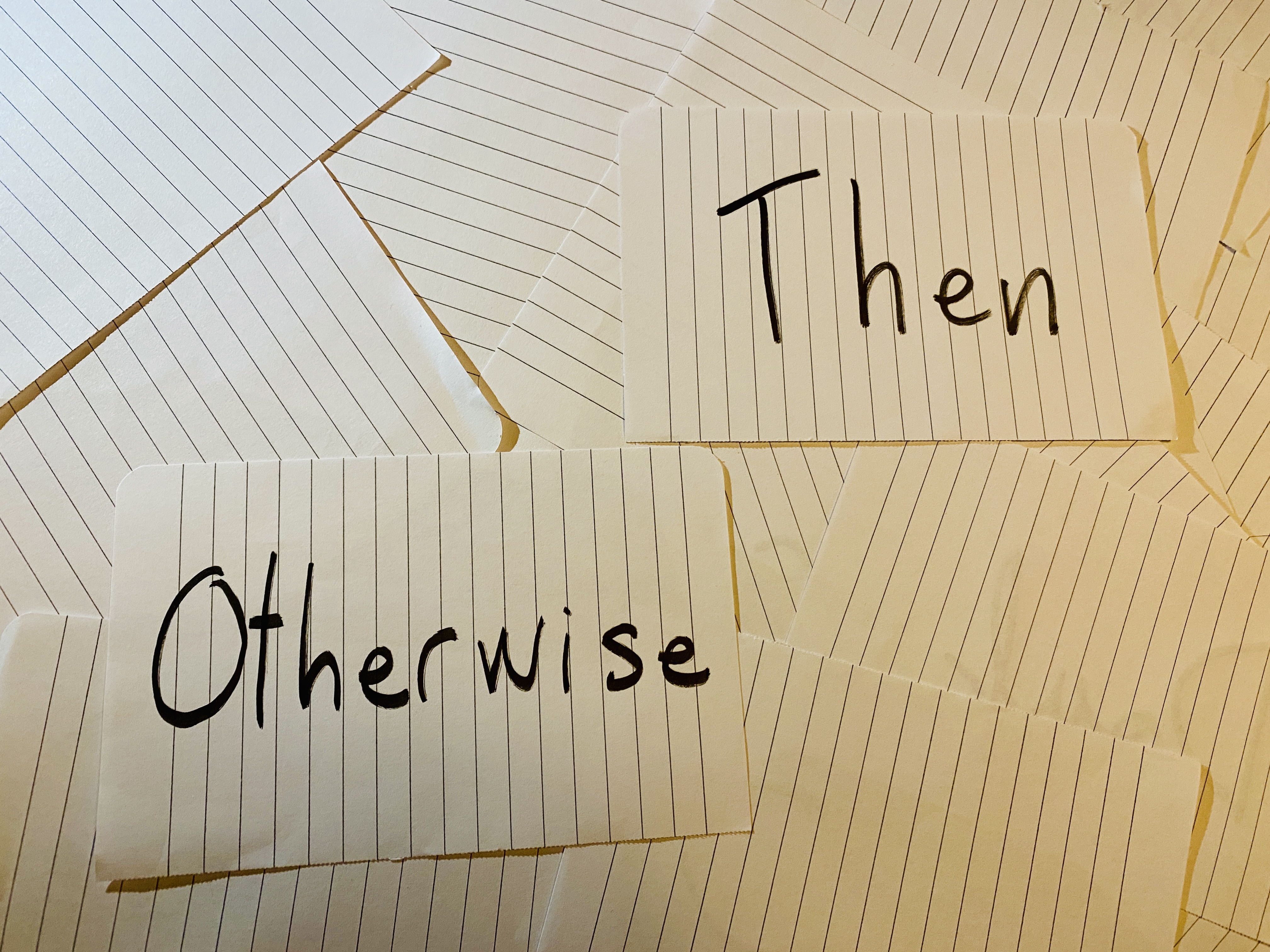 10 mots de liaison en anglais qu&rsquo;on utilise à l&rsquo;oral (+ exemples)